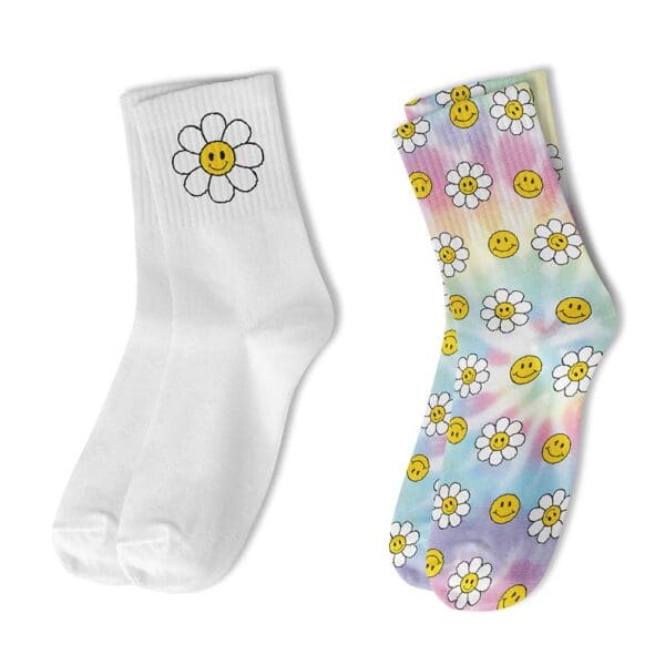 Smile Daisy Gift Set - 2 pairs of crew socks & Matching Scrunchie